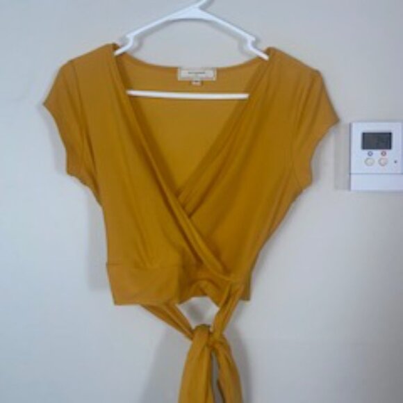 No Comment Mustard Yellow Blouse S | Short Sleeve Women's Top Like New - Picture 4 of 7